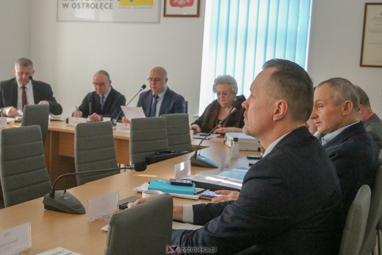 Sesja rady powiatu ostrołęckiego [3.2.2023] - zdjęcie #3 - eOstroleka.pl
