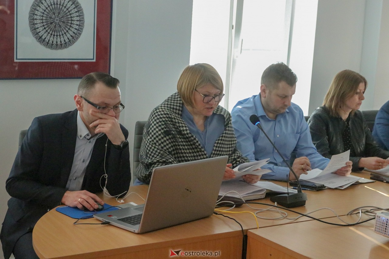 Sesja rady powiatu ostrołęckiego [3.2.2023] - zdjęcie #20 - eOstroleka.pl