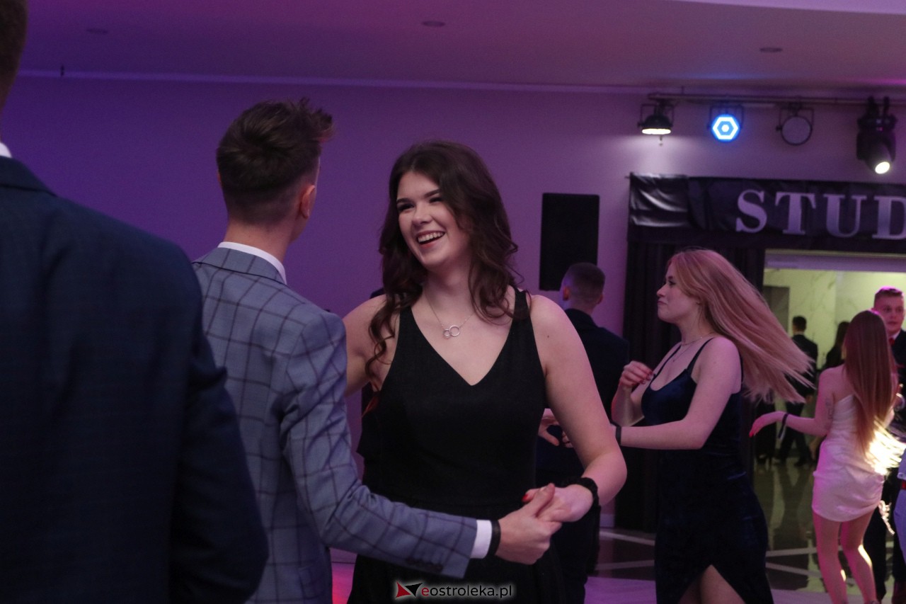 Studniówka 2023. ZSZ Nr 1 w Ostrołęce [04.01.2023] - zdjęcie #35 - eOstroleka.pl