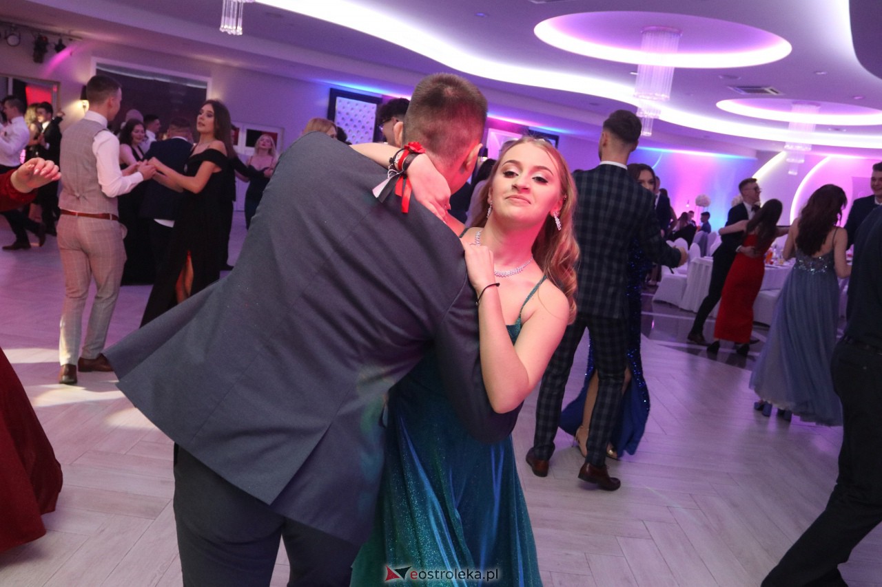 Studniówka 2023. ZSZ Nr 1 w Ostrołęce [04.01.2023] - zdjęcie #21 - eOstroleka.pl