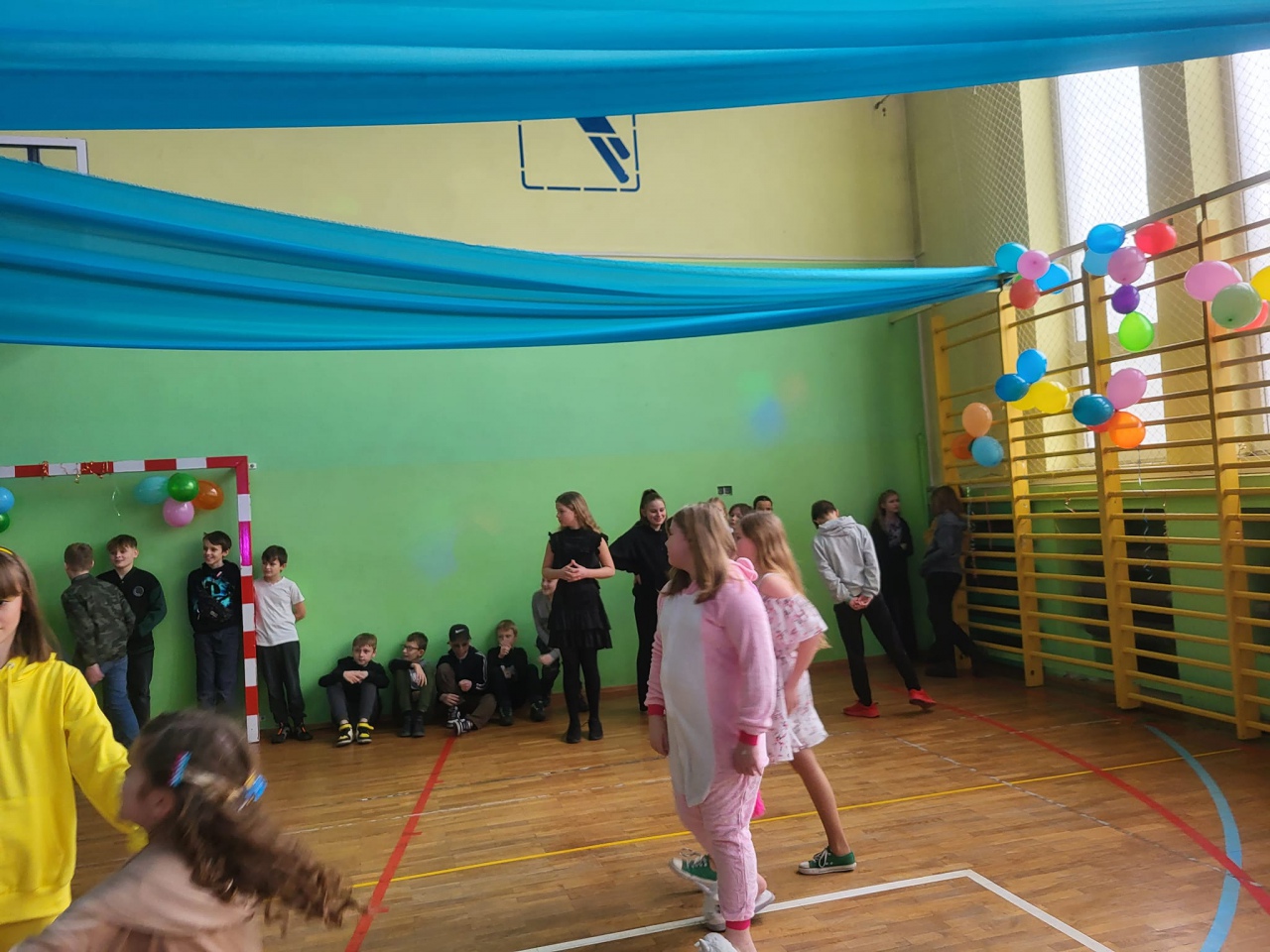 Zabawa choinkowa w Szkole Podstawowej nr 2 - zdjęcie #13 - eOstroleka.pl
