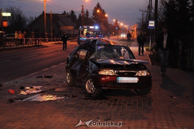 Wypadek w Rzekuniu (17.04.2011) - zdjęcie #14 - eOstroleka.pl