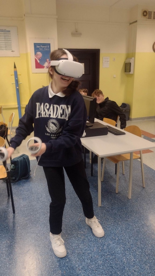 Technologia VR w Szkole Podstawowej nr 10 [08.02.2023] - zdjęcie #6 - eOstroleka.pl