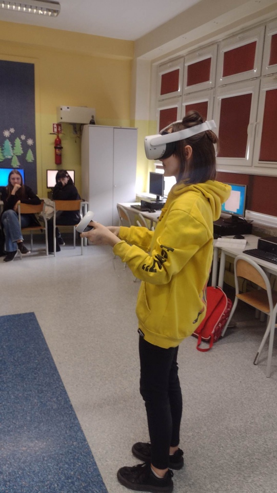 Technologia VR w Szkole Podstawowej nr 10 [08.02.2023] - zdjęcie #1 - eOstroleka.pl