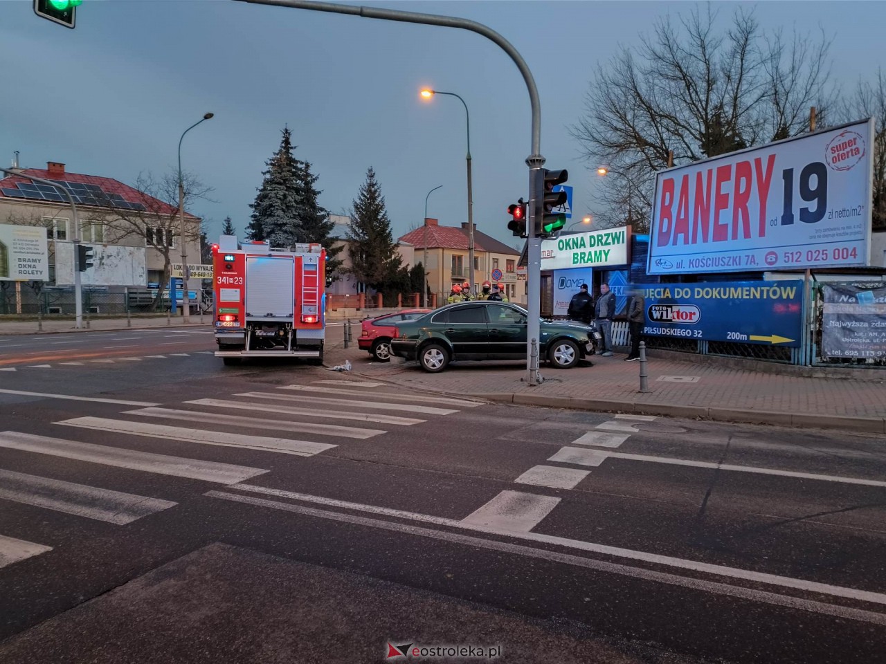 Poranna kraksa przy ostrołęckim dworcu. Wystarczyła chwila nieuwagi [09.02.2023] - zdjęcie #5 - eOstroleka.pl