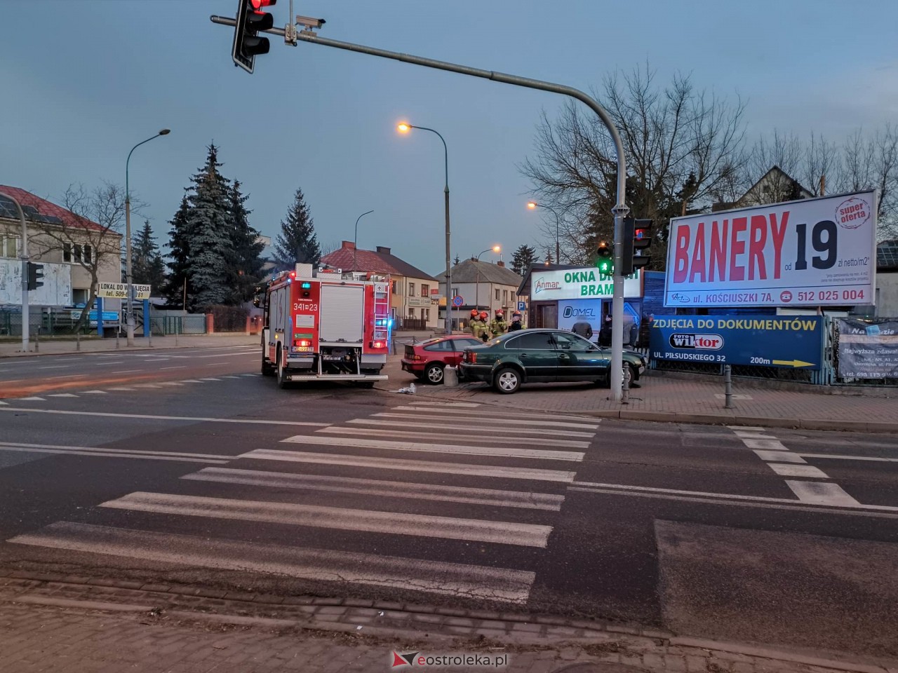 Poranna kraksa przy ostrołęckim dworcu. Wystarczyła chwila nieuwagi [09.02.2023] - zdjęcie #1 - eOstroleka.pl