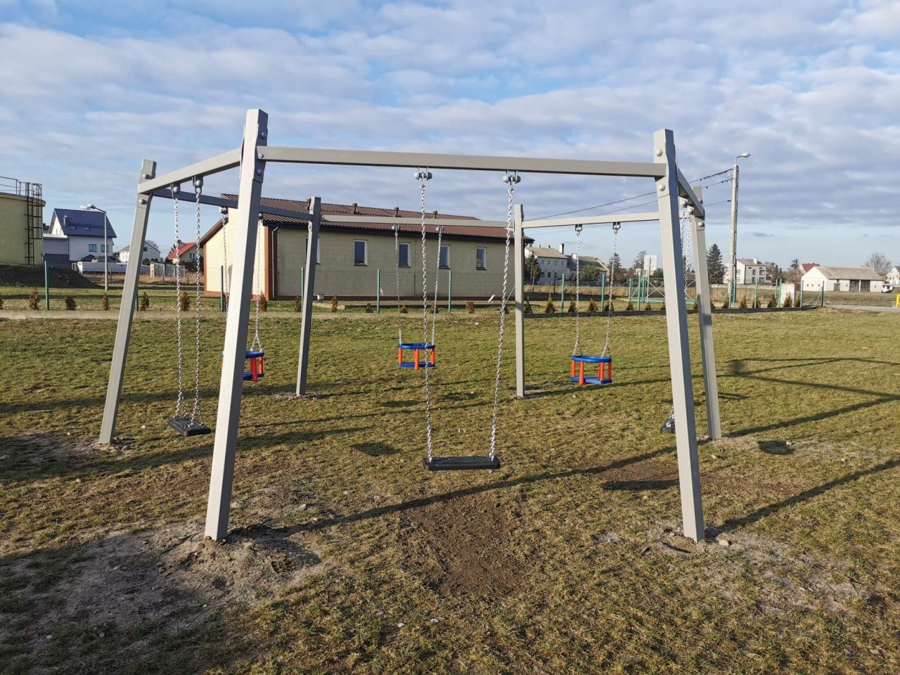 Nowe urządzenia na placu zabaw w Rzekuniu - zdjęcie #5 - eOstroleka.pl