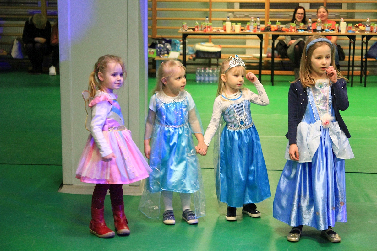 Bal karnawałowy dla dzieci z osiedla Starosty Kosa [09.02.2023] - zdjęcie #33 - eOstroleka.pl