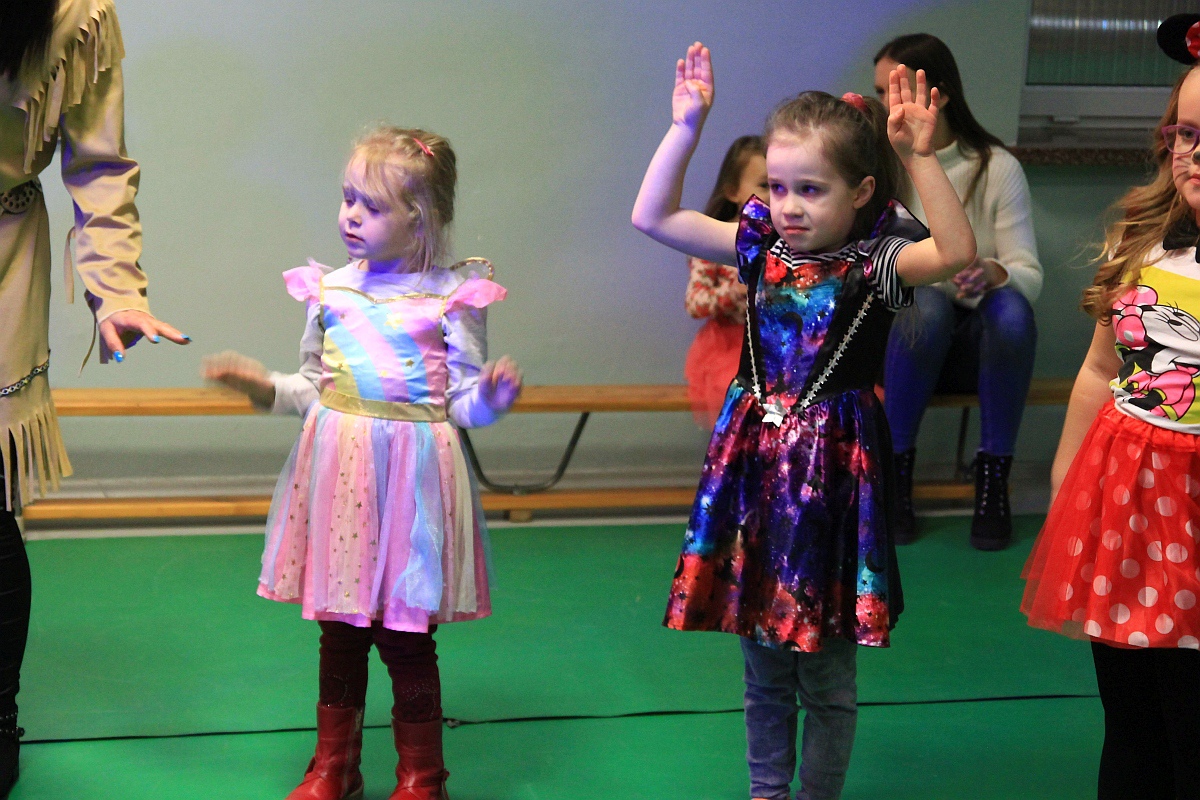 Bal karnawałowy dla dzieci z osiedla Starosty Kosa [09.02.2023] - zdjęcie #17 - eOstroleka.pl