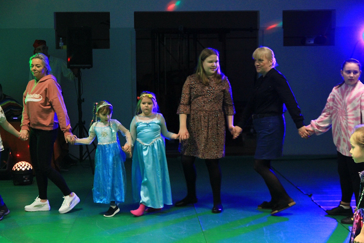 Bal karnawałowy dla dzieci z osiedla Starosty Kosa [09.02.2023] - zdjęcie #11 - eOstroleka.pl
