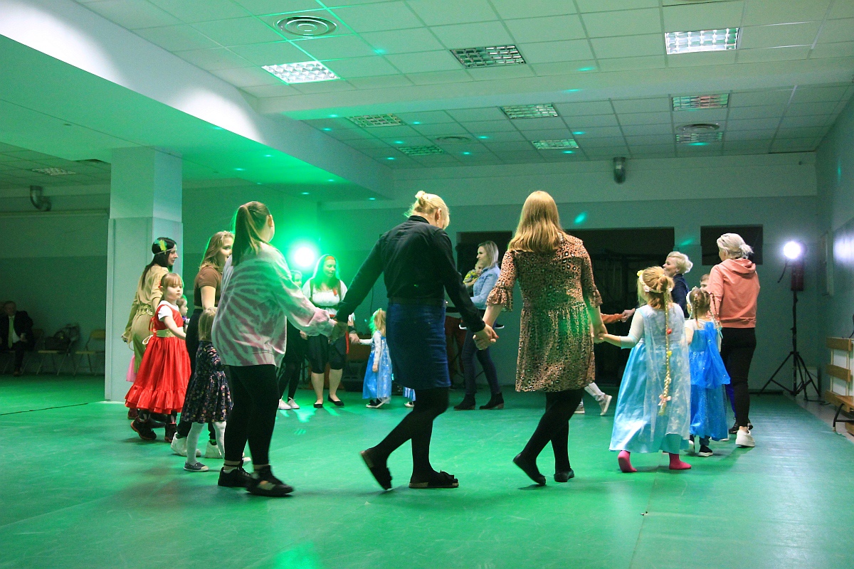 Bal karnawałowy dla dzieci z osiedla Starosty Kosa [09.02.2023] - zdjęcie #6 - eOstroleka.pl