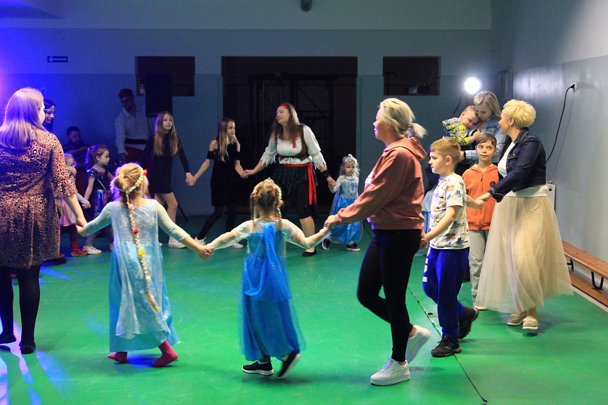 Bal karnawałowy dla dzieci z osiedla Starosty Kosa [09.02.2023] - zdjęcie #4 - eOstroleka.pl