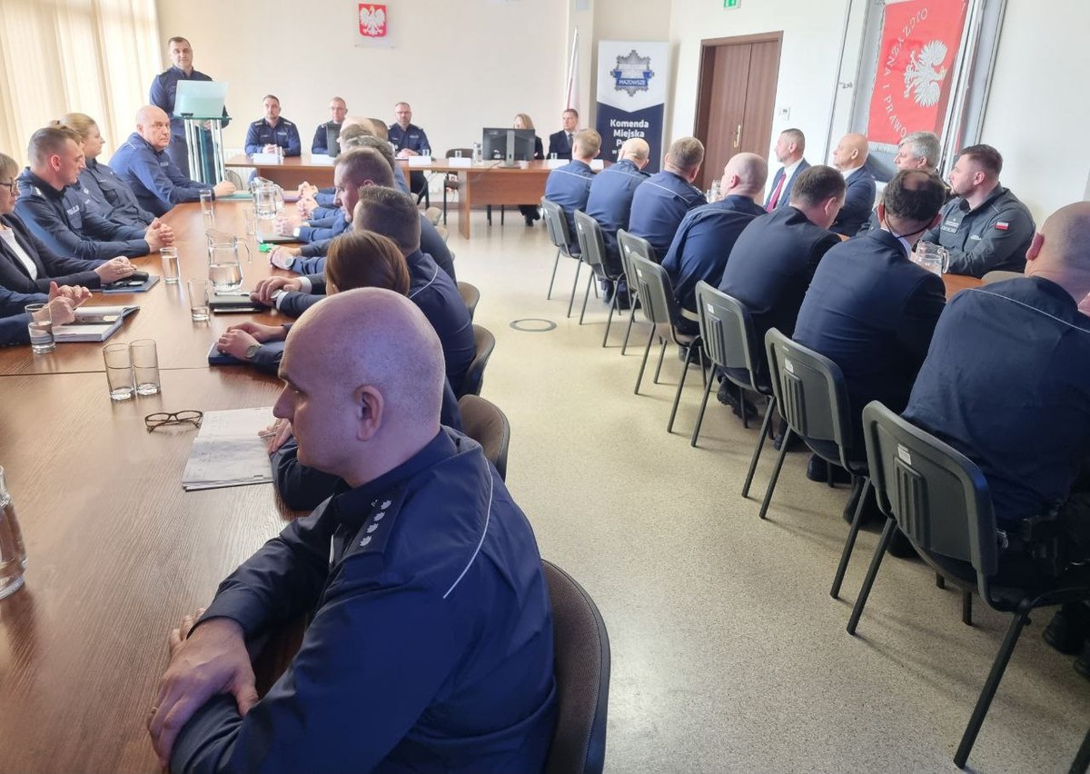 Odprawa roczna w ostrołęckiej policji [10.02.2023] - zdjęcie #1 - eOstroleka.pl