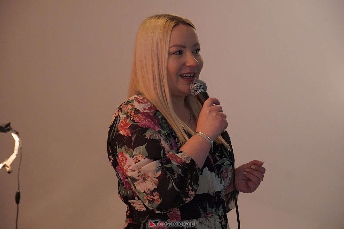 Koncert Walentynkowy w Olszewie-Borkach - Wystąpili Aleksandra Ram i Arkadiusz Chojnowski [10.02.2023] - zdjęcie #13 - eOstroleka.pl