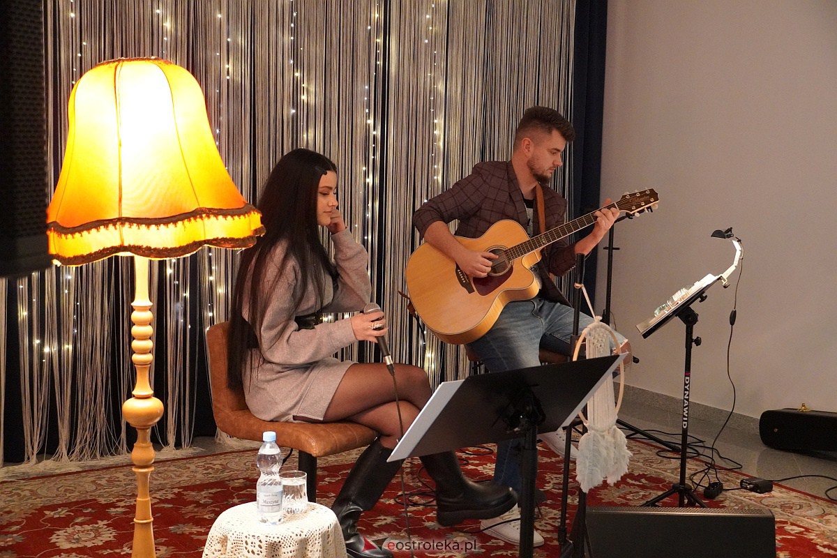 Koncert Walentynkowy w Olszewie-Borkach - Wystąpili Aleksandra Ram i Arkadiusz Chojnowski [10.02.2023] - zdjęcie #12 - eOstroleka.pl