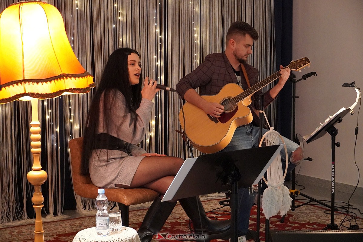 Koncert Walentynkowy w Olszewie-Borkach - Wystąpili Aleksandra Ram i Arkadiusz Chojnowski [10.02.2023] - zdjęcie #11 - eOstroleka.pl