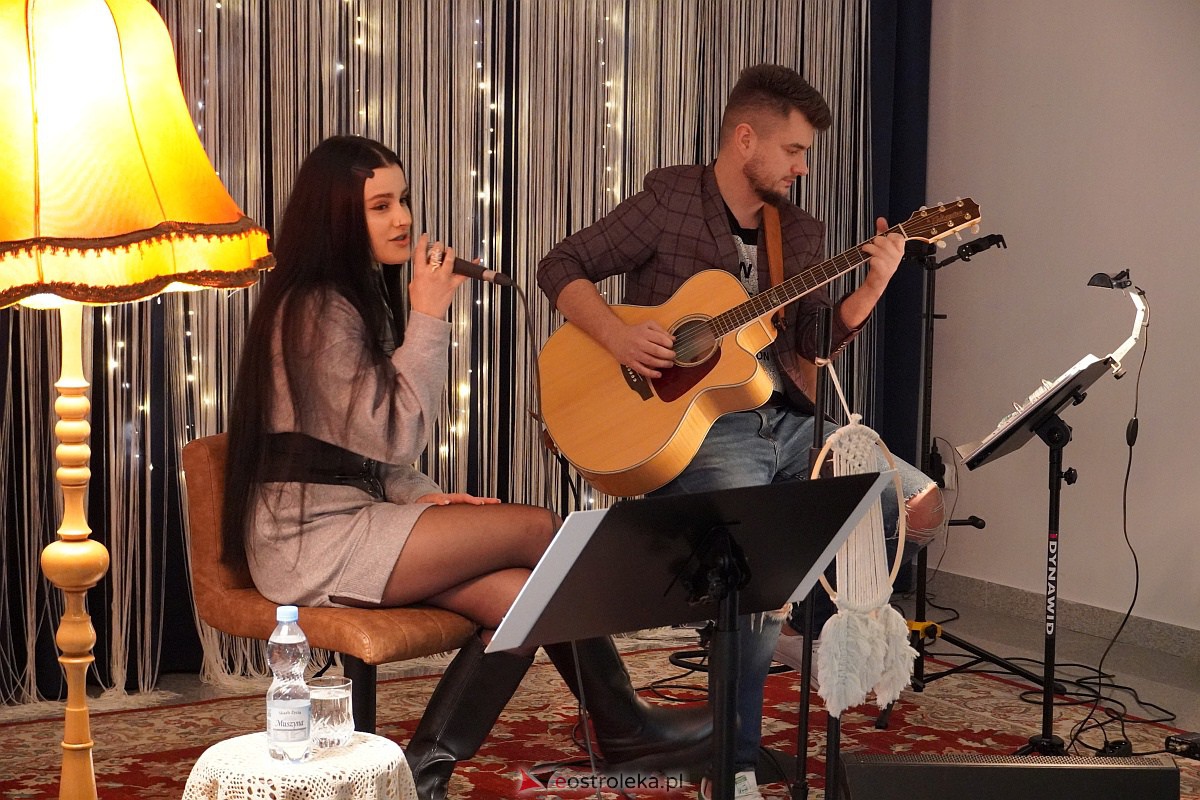 Koncert Walentynkowy w Olszewie-Borkach - Wystąpili Aleksandra Ram i Arkadiusz Chojnowski [10.02.2023] - zdjęcie #10 - eOstroleka.pl