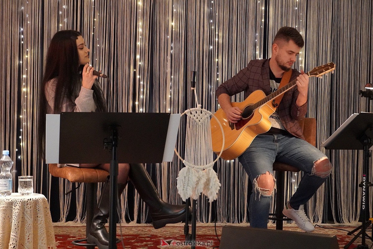 Koncert Walentynkowy w Olszewie-Borkach - Wystąpili Aleksandra Ram i Arkadiusz Chojnowski [10.02.2023] - zdjęcie #9 - eOstroleka.pl
