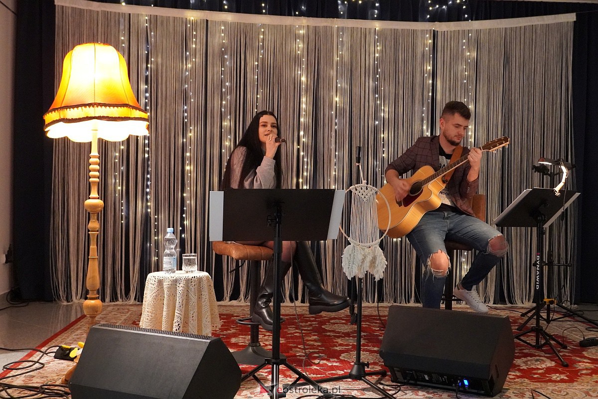 Koncert Walentynkowy w Olszewie-Borkach - Wystąpili Aleksandra Ram i Arkadiusz Chojnowski [10.02.2023] - zdjęcie #5 - eOstroleka.pl