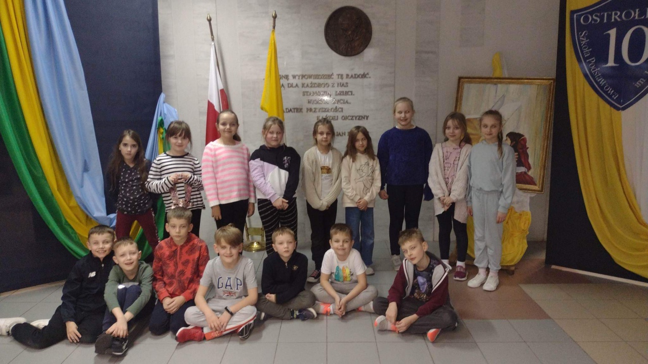 Uczniowie SP 10 pilotami dronów [10.02.2023] - zdjęcie #13 - eOstroleka.pl