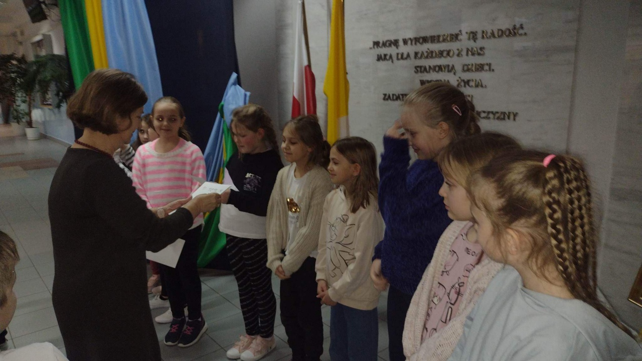Uczniowie SP 10 pilotami dronów [10.02.2023] - zdjęcie #11 - eOstroleka.pl
