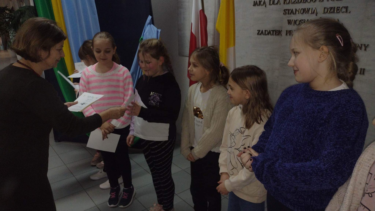 Uczniowie SP 10 pilotami dronów [10.02.2023] - zdjęcie #12 - eOstroleka.pl