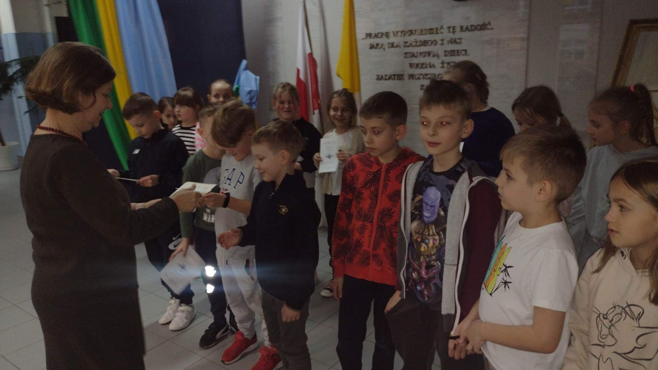 Uczniowie SP 10 pilotami dronów [10.02.2023] - zdjęcie #9 - eOstroleka.pl