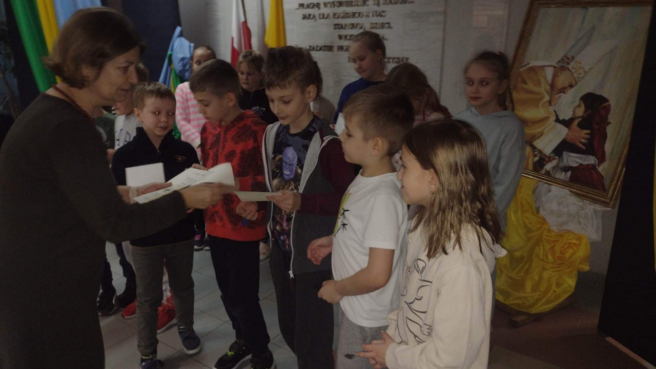 Uczniowie SP 10 pilotami dronów [10.02.2023] - zdjęcie #8 - eOstroleka.pl