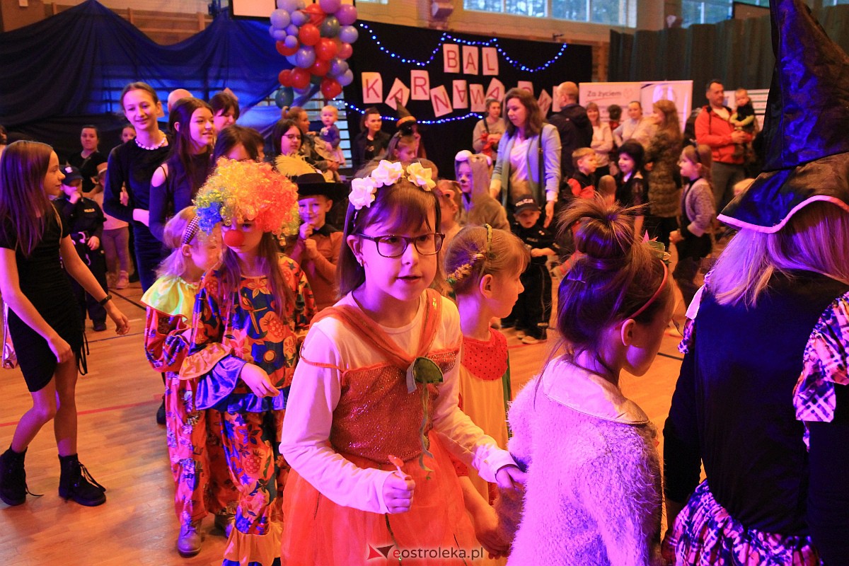 Bal przebierańców w Zespole Szkół Powiatowych w Kadzidle [11.02.2023] - zdjęcie #77 - eOstroleka.pl
