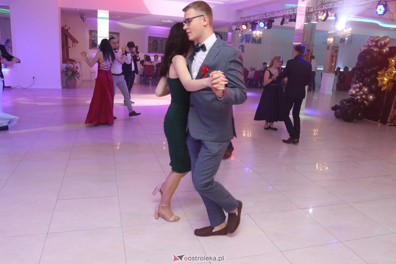 Studniówka II SLO w Ostrołęce [11.02.2023] - zdjęcie #18 - eOstroleka.pl