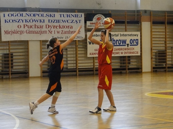 I Ogólnopolski Turniej Koszykówki Dziewcząt o Puchar Dyrektora Gimnazjum nr 1 w Zambrowie (15-17.04.2011) - zdjęcie #52 - eOstroleka.pl