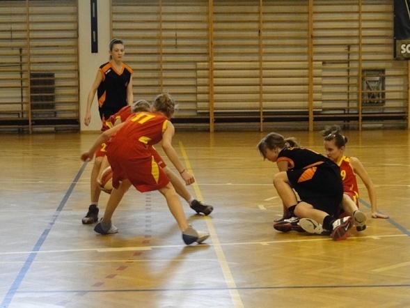 I Ogólnopolski Turniej Koszykówki Dziewcząt o Puchar Dyrektora Gimnazjum nr 1 w Zambrowie (15-17.04.2011) - zdjęcie #50 - eOstroleka.pl