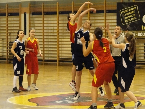I Ogólnopolski Turniej Koszykówki Dziewcząt o Puchar Dyrektora Gimnazjum nr 1 w Zambrowie (15-17.04.2011) - zdjęcie #48 - eOstroleka.pl