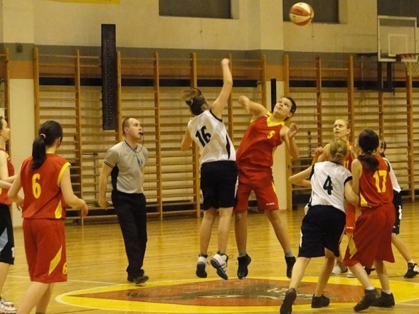 I Ogólnopolski Turniej Koszykówki Dziewcząt o Puchar Dyrektora Gimnazjum nr 1 w Zambrowie (15-17.04.2011) - zdjęcie #43 - eOstroleka.pl