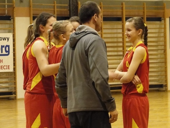 I Ogólnopolski Turniej Koszykówki Dziewcząt o Puchar Dyrektora Gimnazjum nr 1 w Zambrowie (15-17.04.2011) - zdjęcie #37 - eOstroleka.pl