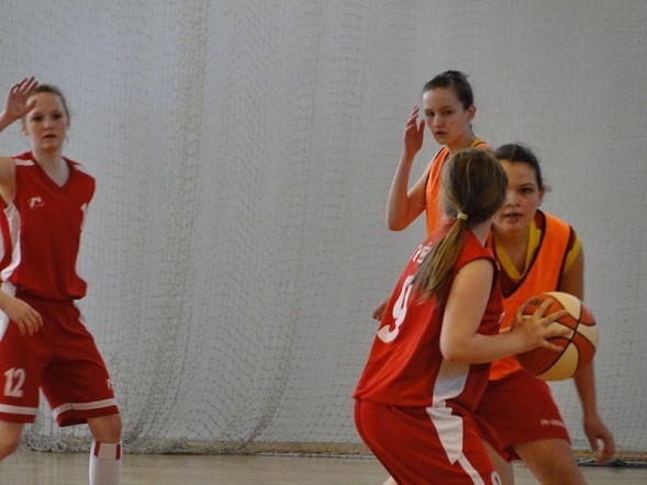 I Ogólnopolski Turniej Koszykówki Dziewcząt o Puchar Dyrektora Gimnazjum nr 1 w Zambrowie (15-17.04.2011) - zdjęcie #36 - eOstroleka.pl