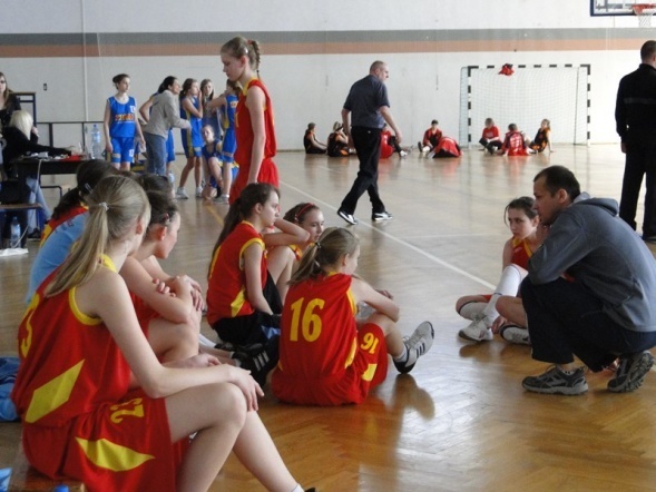 I Ogólnopolski Turniej Koszykówki Dziewcząt o Puchar Dyrektora Gimnazjum nr 1 w Zambrowie (15-17.04.2011) - zdjęcie #34 - eOstroleka.pl