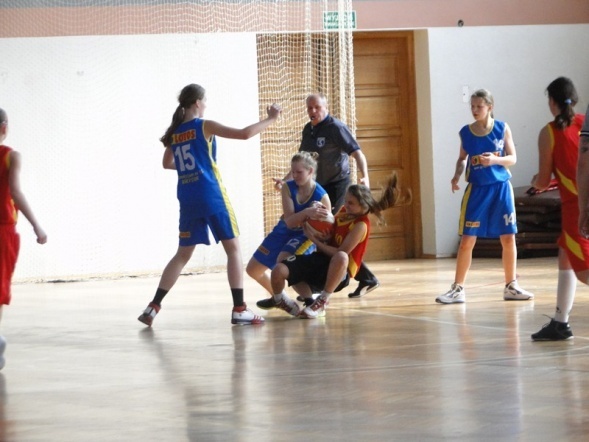 I Ogólnopolski Turniej Koszykówki Dziewcząt o Puchar Dyrektora Gimnazjum nr 1 w Zambrowie (15-17.04.2011) - zdjęcie #31 - eOstroleka.pl