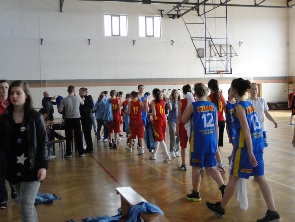 I Ogólnopolski Turniej Koszykówki Dziewcząt o Puchar Dyrektora Gimnazjum nr 1 w Zambrowie (15-17.04.2011) - zdjęcie #28 - eOstroleka.pl