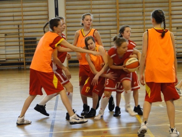 I Ogólnopolski Turniej Koszykówki Dziewcząt o Puchar Dyrektora Gimnazjum nr 1 w Zambrowie (15-17.04.2011) - zdjęcie #25 - eOstroleka.pl