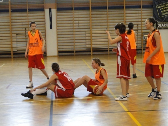 I Ogólnopolski Turniej Koszykówki Dziewcząt o Puchar Dyrektora Gimnazjum nr 1 w Zambrowie (15-17.04.2011) - zdjęcie #23 - eOstroleka.pl