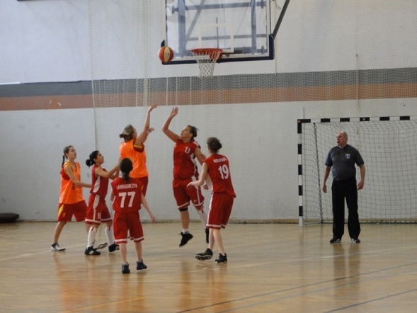 I Ogólnopolski Turniej Koszykówki Dziewcząt o Puchar Dyrektora Gimnazjum nr 1 w Zambrowie (15-17.04.2011) - zdjęcie #20 - eOstroleka.pl