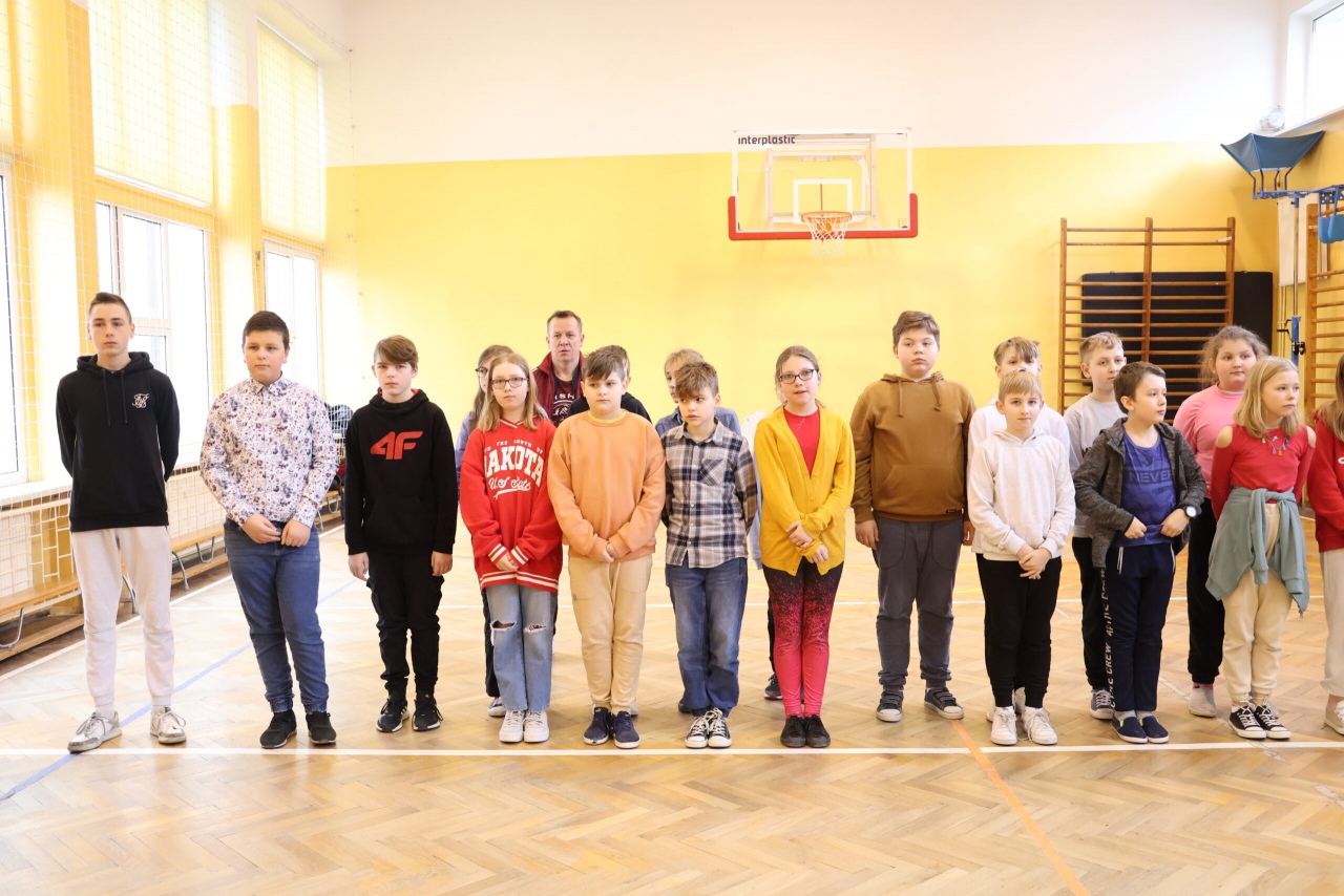 Uroczyste wręczenie legitymacji członkowskich Młodzieżowej Drużyny Pożarniczej - zdjęcie #17 - eOstroleka.pl