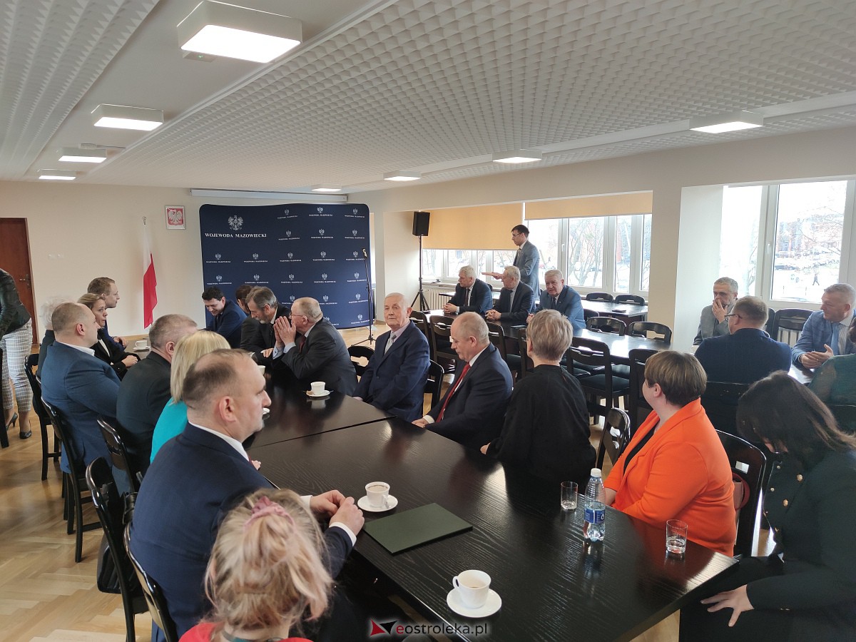 Wręczenie dotacji z Rządowego Funduszu Rozwoju Dróg [13.02.2023] - zdjęcie #36 - eOstroleka.pl