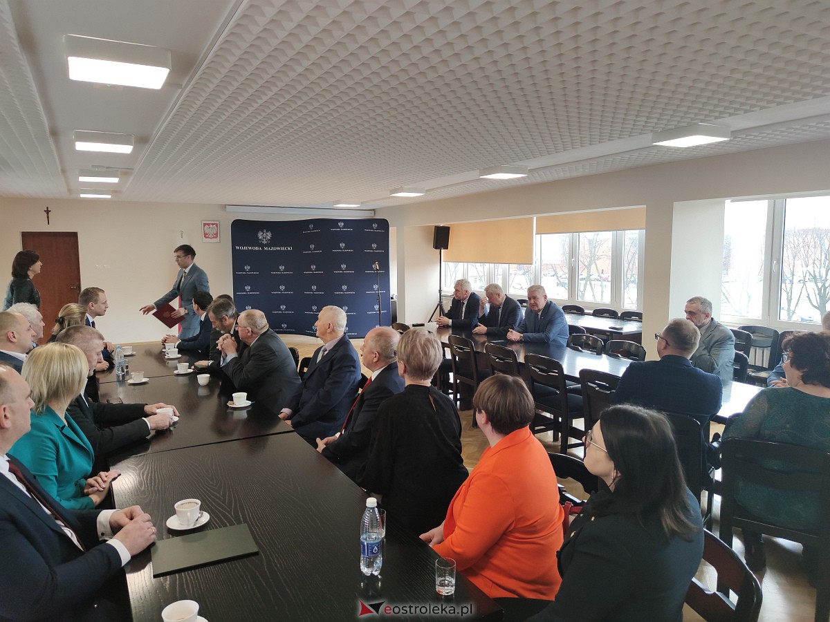Wręczenie dotacji z Rządowego Funduszu Rozwoju Dróg [13.02.2023] - zdjęcie #35 - eOstroleka.pl