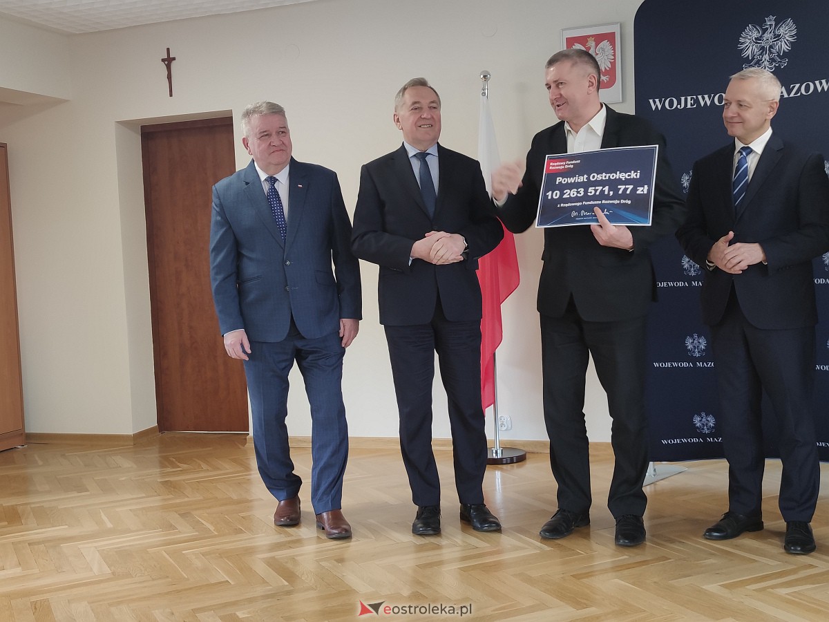 Wręczenie dotacji z Rządowego Funduszu Rozwoju Dróg [13.02.2023] - zdjęcie #20 - eOstroleka.pl
