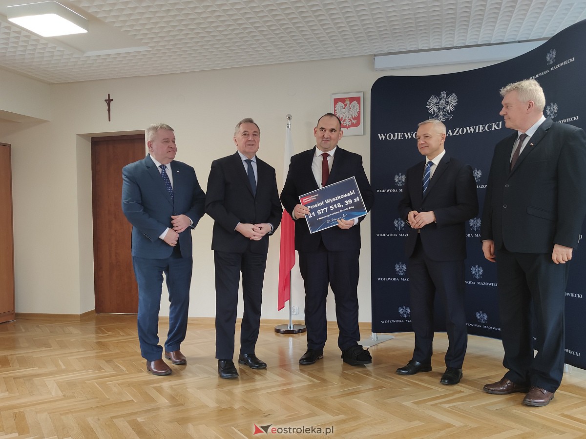 Wręczenie dotacji z Rządowego Funduszu Rozwoju Dróg [13.02.2023] - zdjęcie #19 - eOstroleka.pl