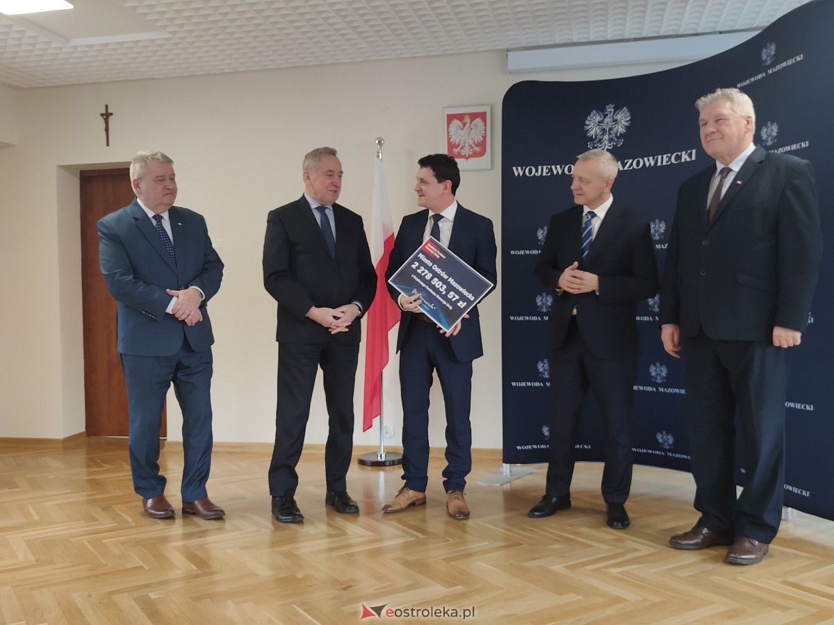 Wręczenie dotacji z Rządowego Funduszu Rozwoju Dróg [13.02.2023] - zdjęcie #17 - eOstroleka.pl