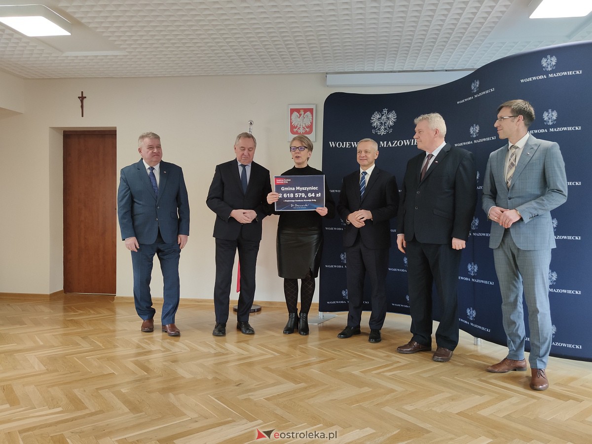 Wręczenie dotacji z Rządowego Funduszu Rozwoju Dróg [13.02.2023] - zdjęcie #8 - eOstroleka.pl