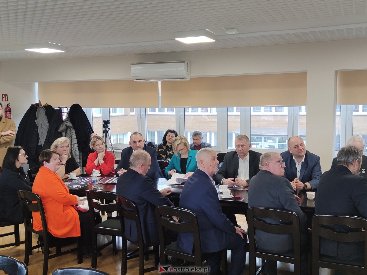 Wręczenie odznak za zasługi dla rolnictwa [13.02.2023] - zdjęcie #2 - eOstroleka.pl
